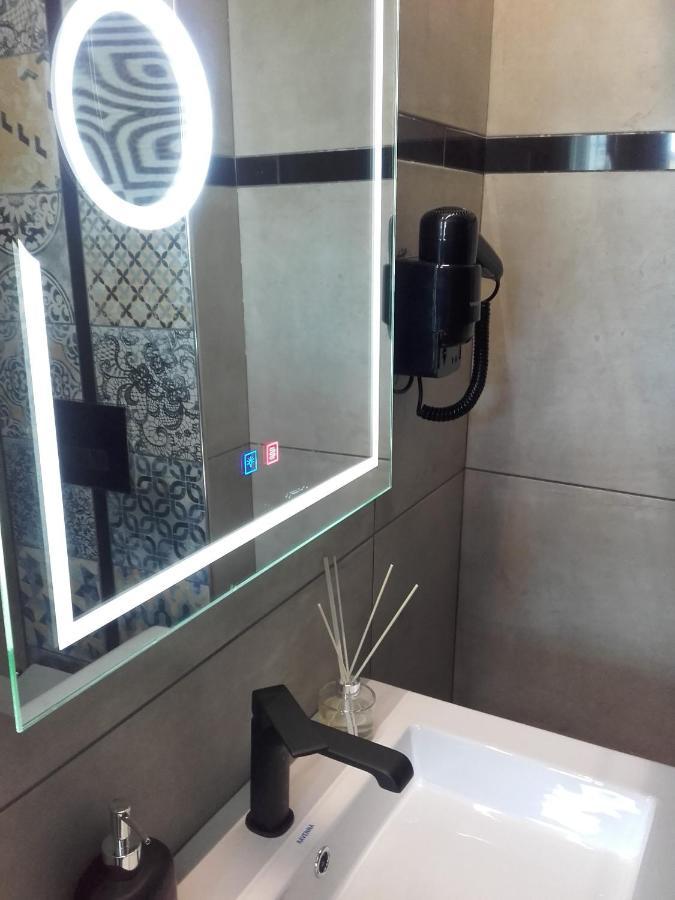 Pietra Mare Suites Patras Exterior photo
